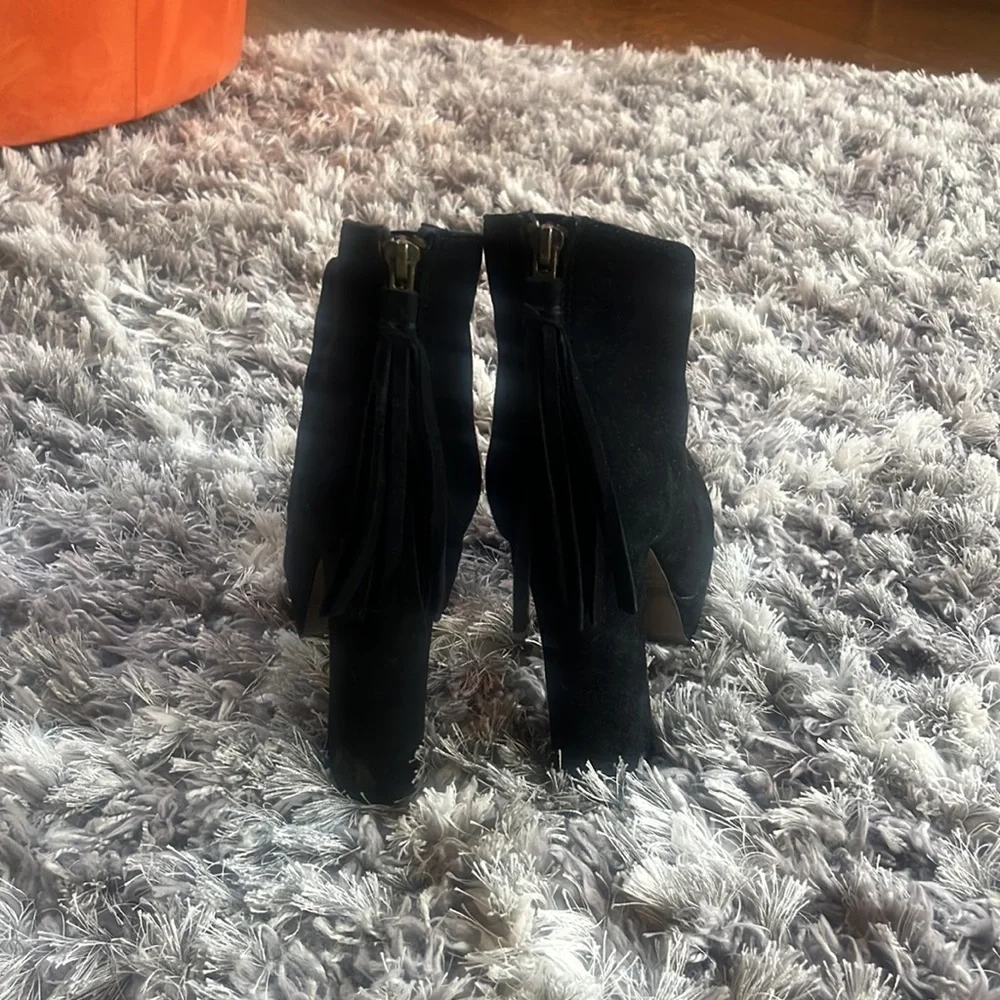 Steve Madden low boots. Size 7. Black. - Picture 3 of 4